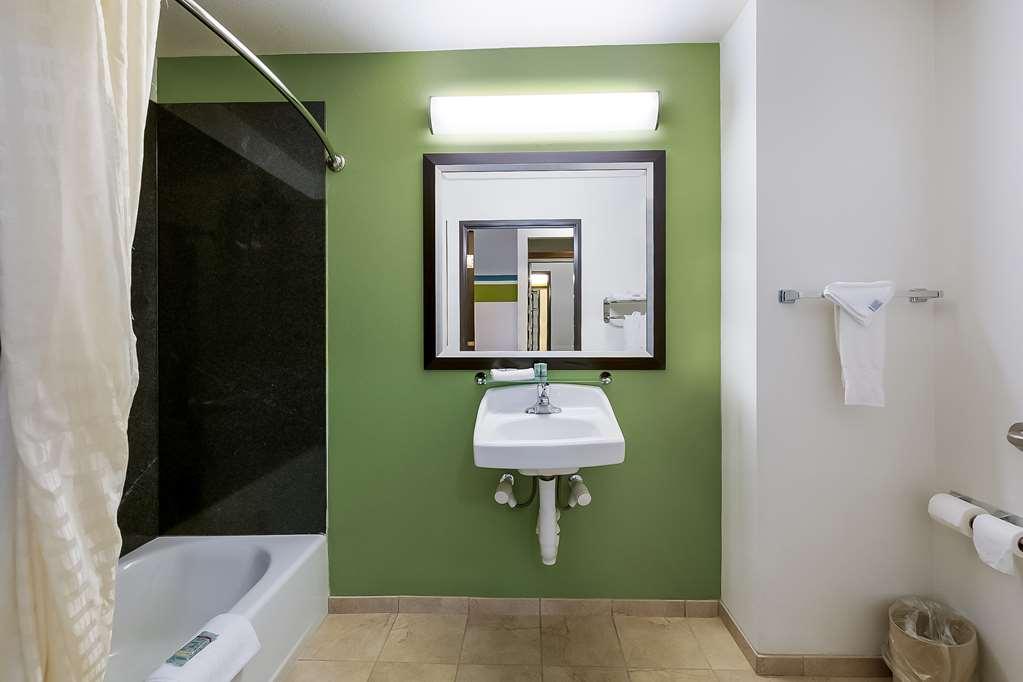 Best Western Douglas Inn & Suites Room photo