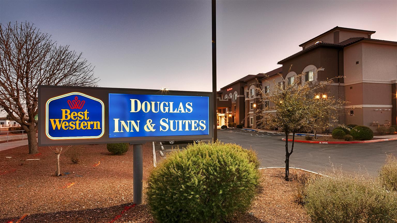 Best Western Douglas Inn & Suites Exterior photo